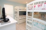 Large Bedroom - Sleeps up to 6 people - It is the perfect kids room